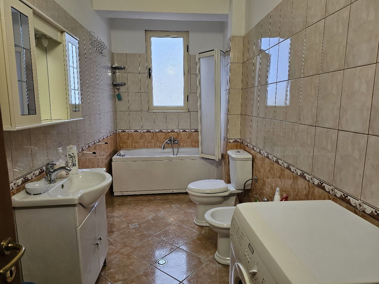 Mieszkanie z dwiema sypialniami na sprzedaż we Wlorze